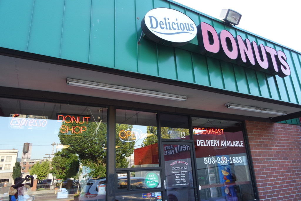 Delicious-Donuts-Sign-and-Storefront-Portland-OR