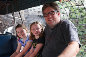Jeff-Bogle-and-daughters-Saying-Sorry-To-Kids