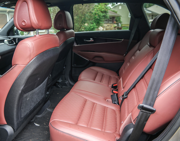 2016-Kia-Sorento-SXL-Backseat-Leg-Room-with-Driver-Seat-All-the-way-back