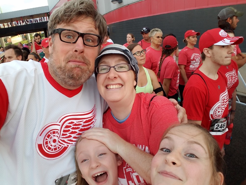 hockeytown-5k-fun-family-selfie